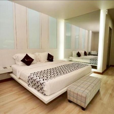 Batam The L Hotel Entertainment מראה חיצוני תמונה
