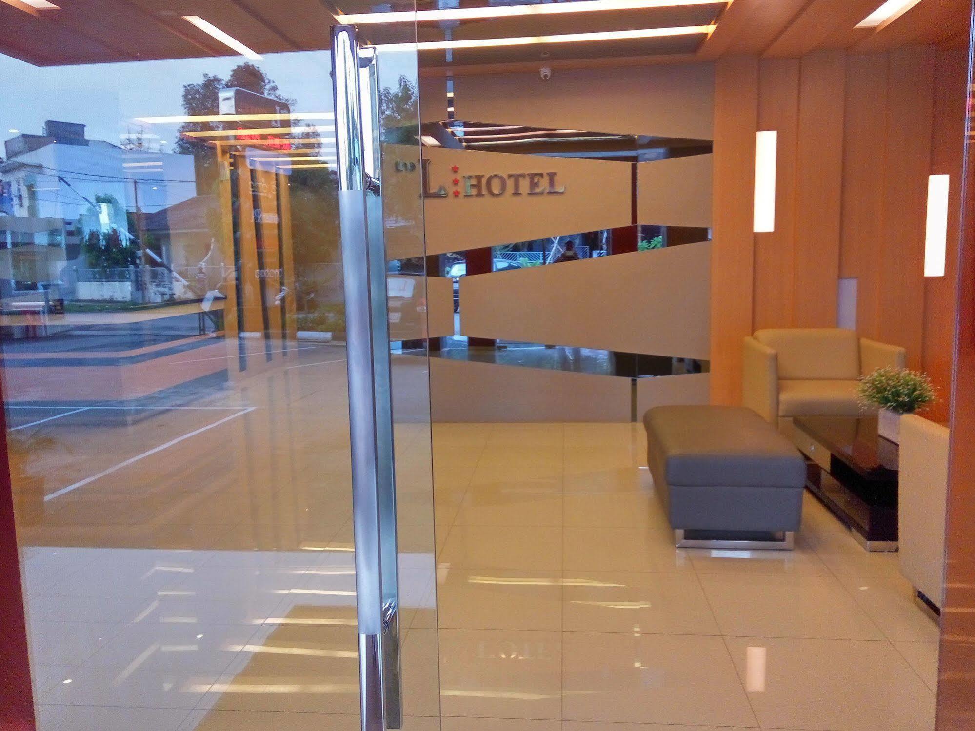 Batam The L Hotel Entertainment מראה חיצוני תמונה