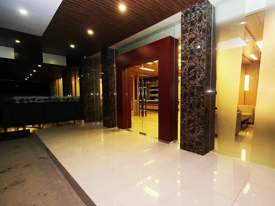 Batam The L Hotel Entertainment מראה חיצוני תמונה